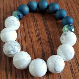 Handmade gemstone bracelet howlite and blue Druzy agate